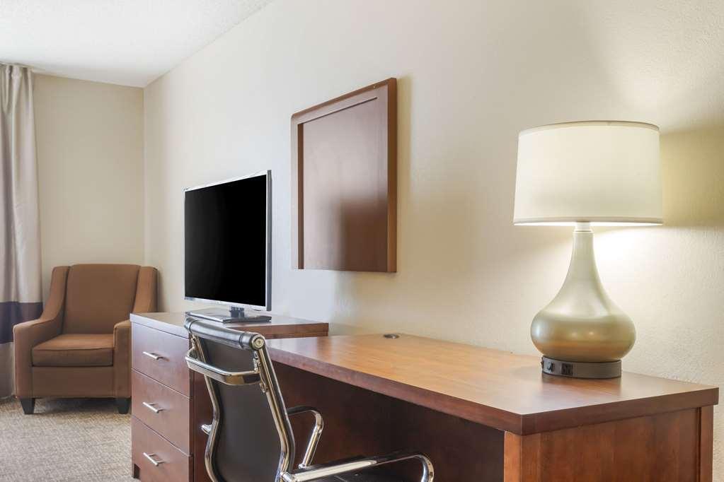 Comfort Inn & Suites Блайтвил Стая снимка
