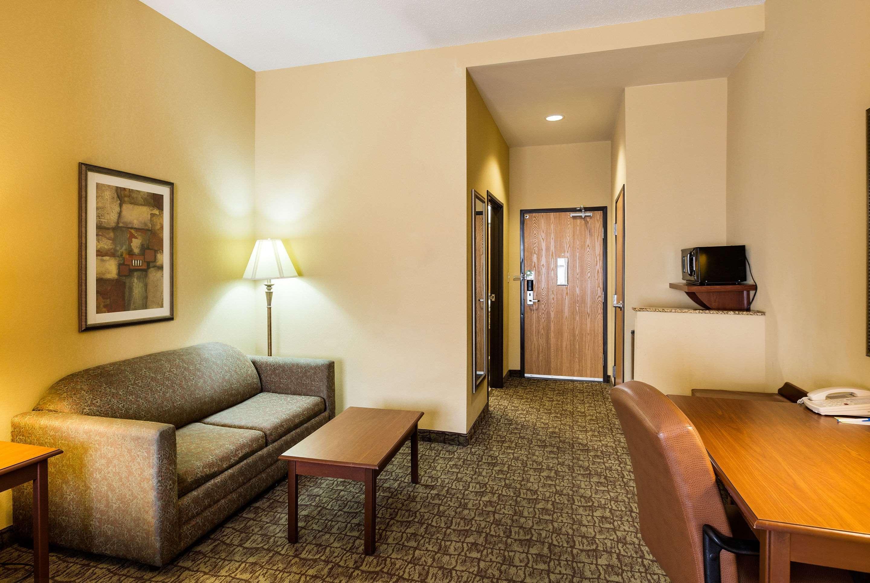Comfort Inn & Suites Блайтвил Екстериор снимка