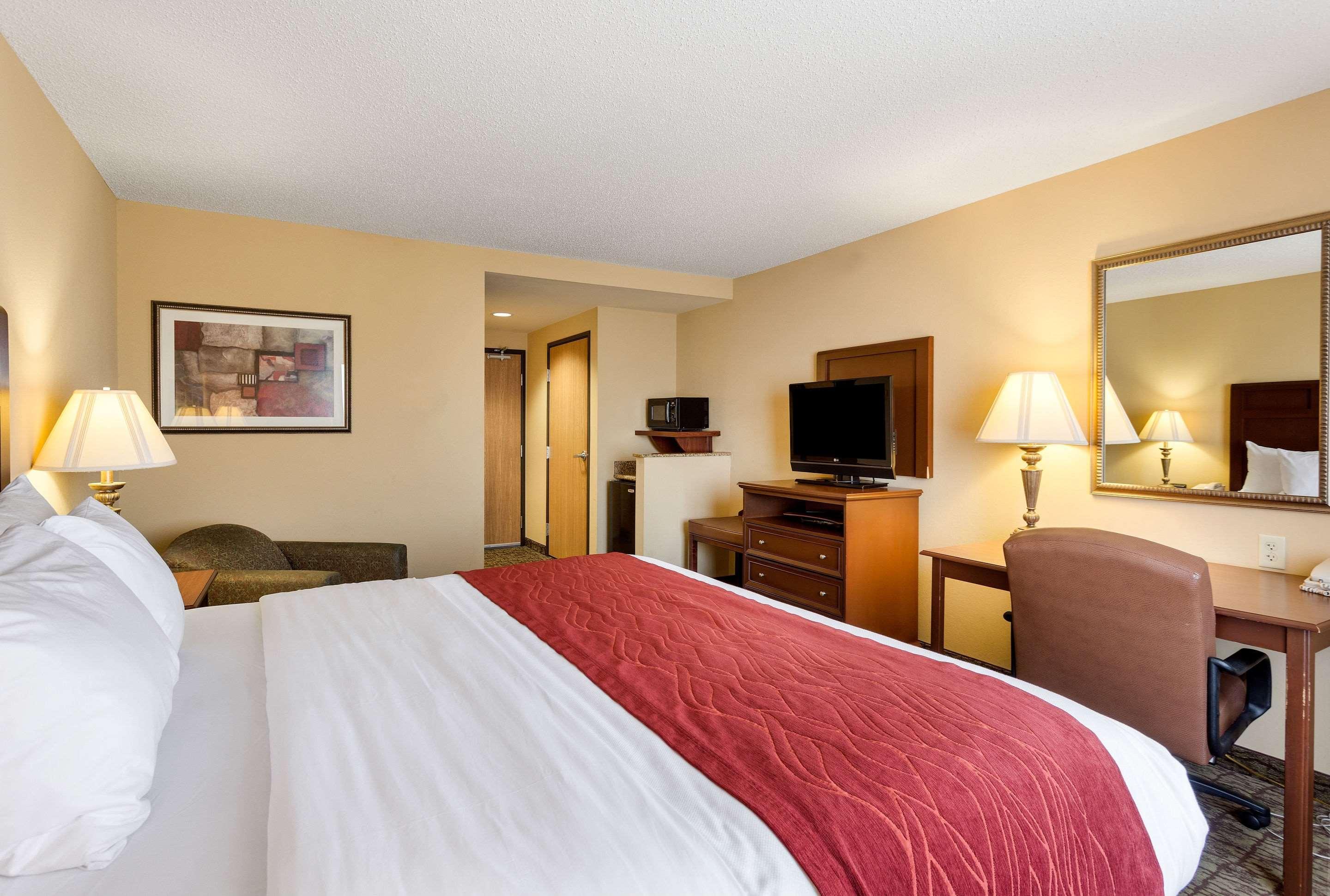 Comfort Inn & Suites Блайтвил Екстериор снимка