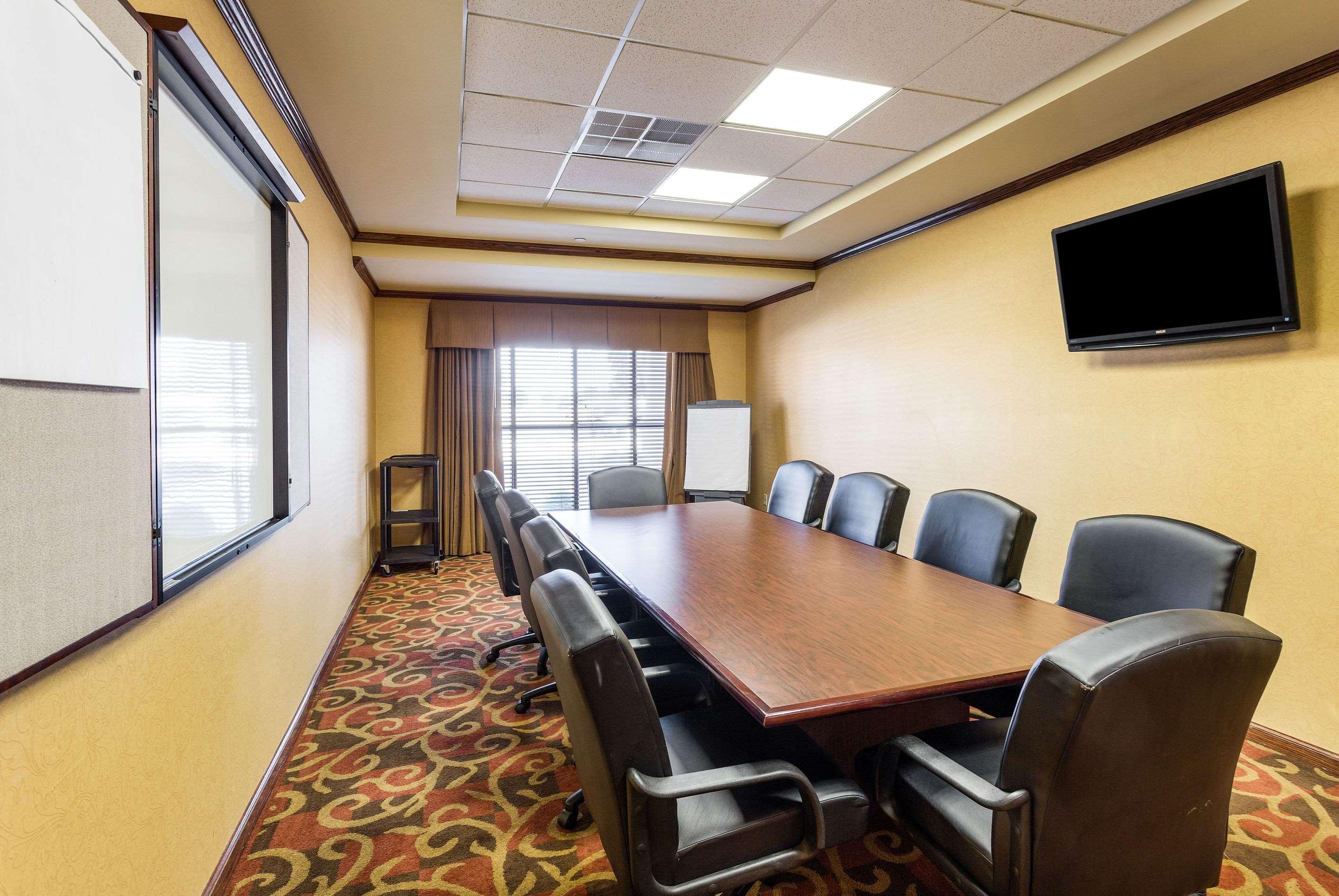 Comfort Inn & Suites Блайтвил Екстериор снимка