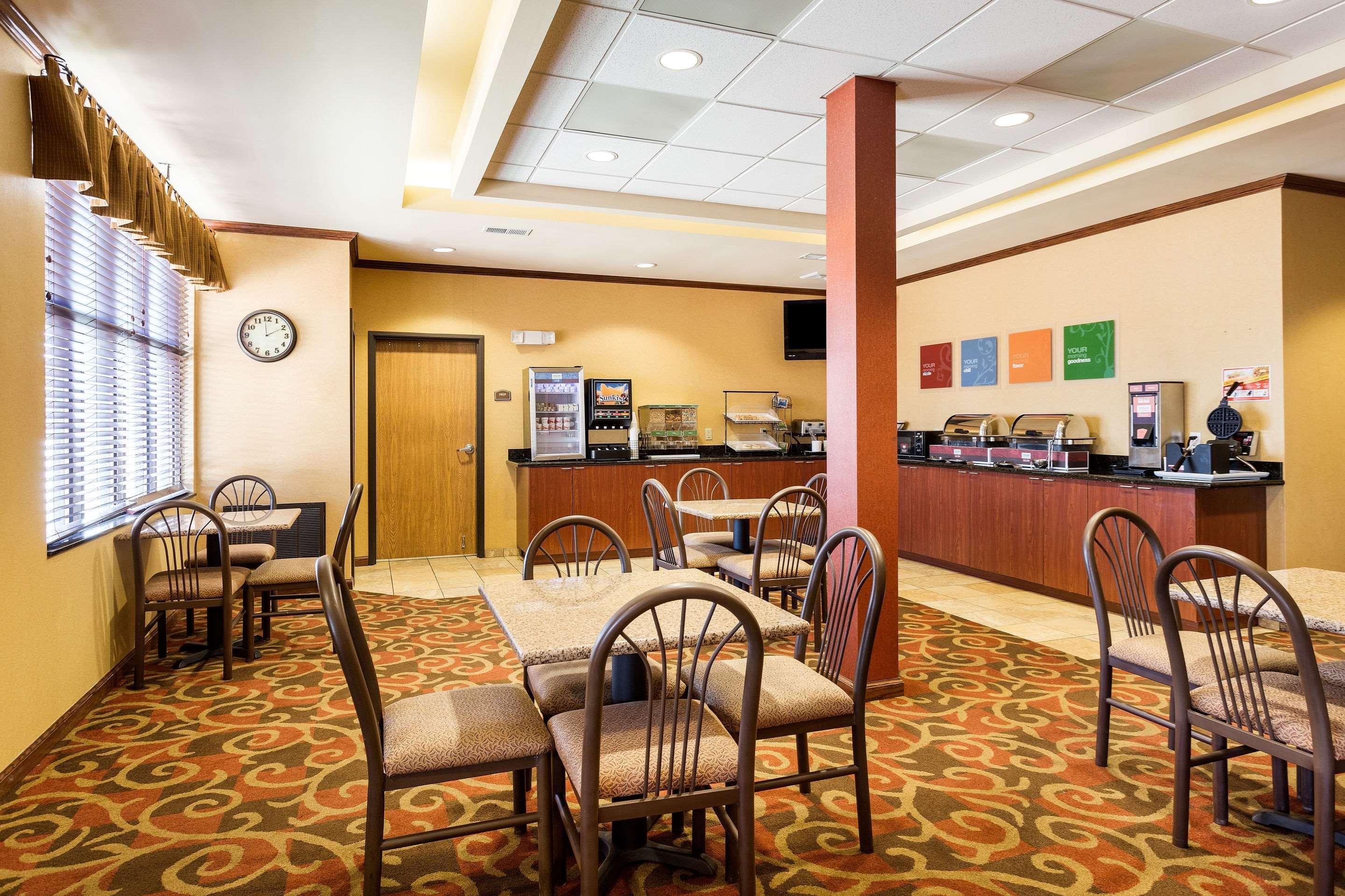 Comfort Inn & Suites Блайтвил Екстериор снимка