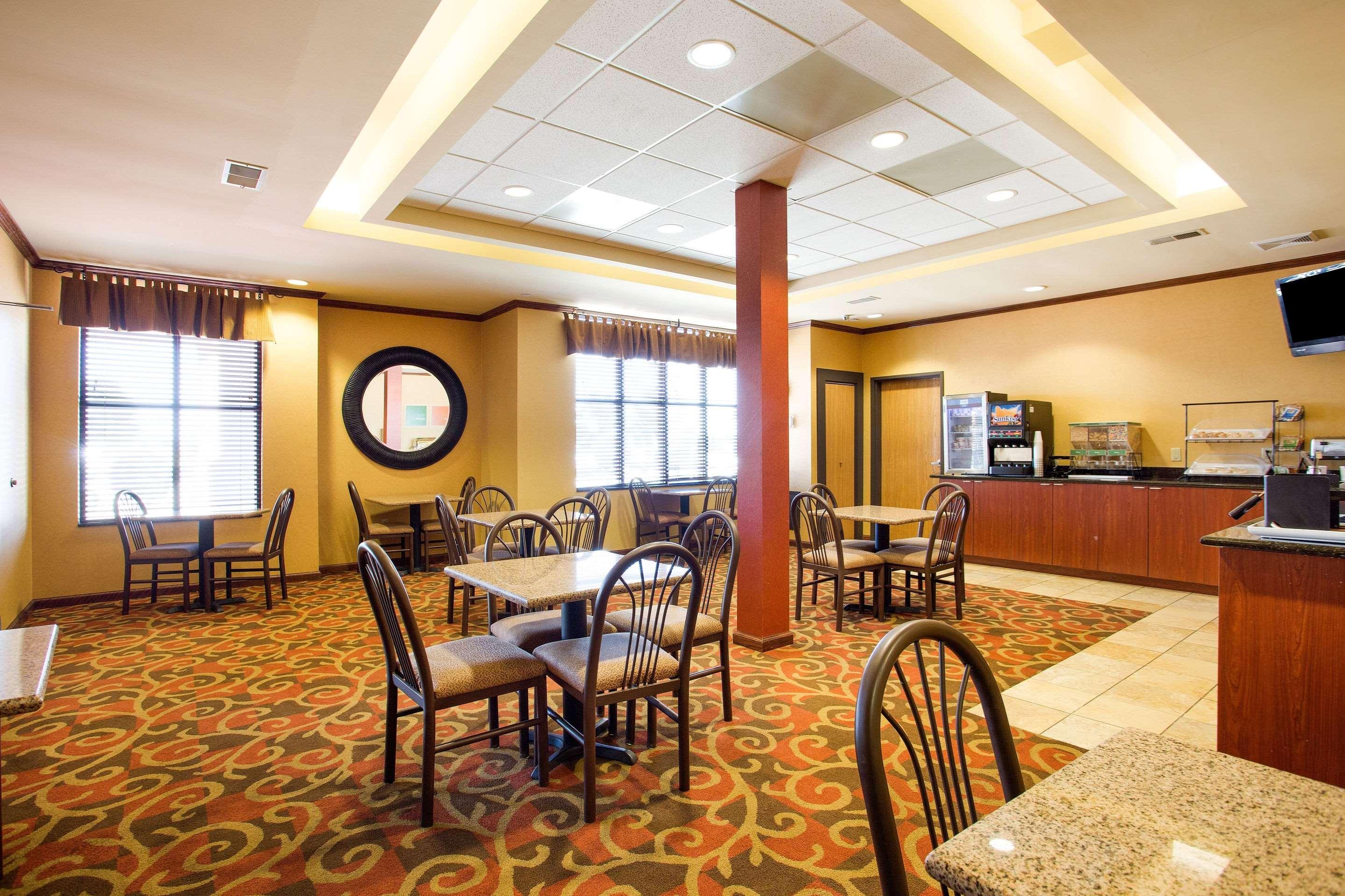 Comfort Inn & Suites Блайтвил Екстериор снимка