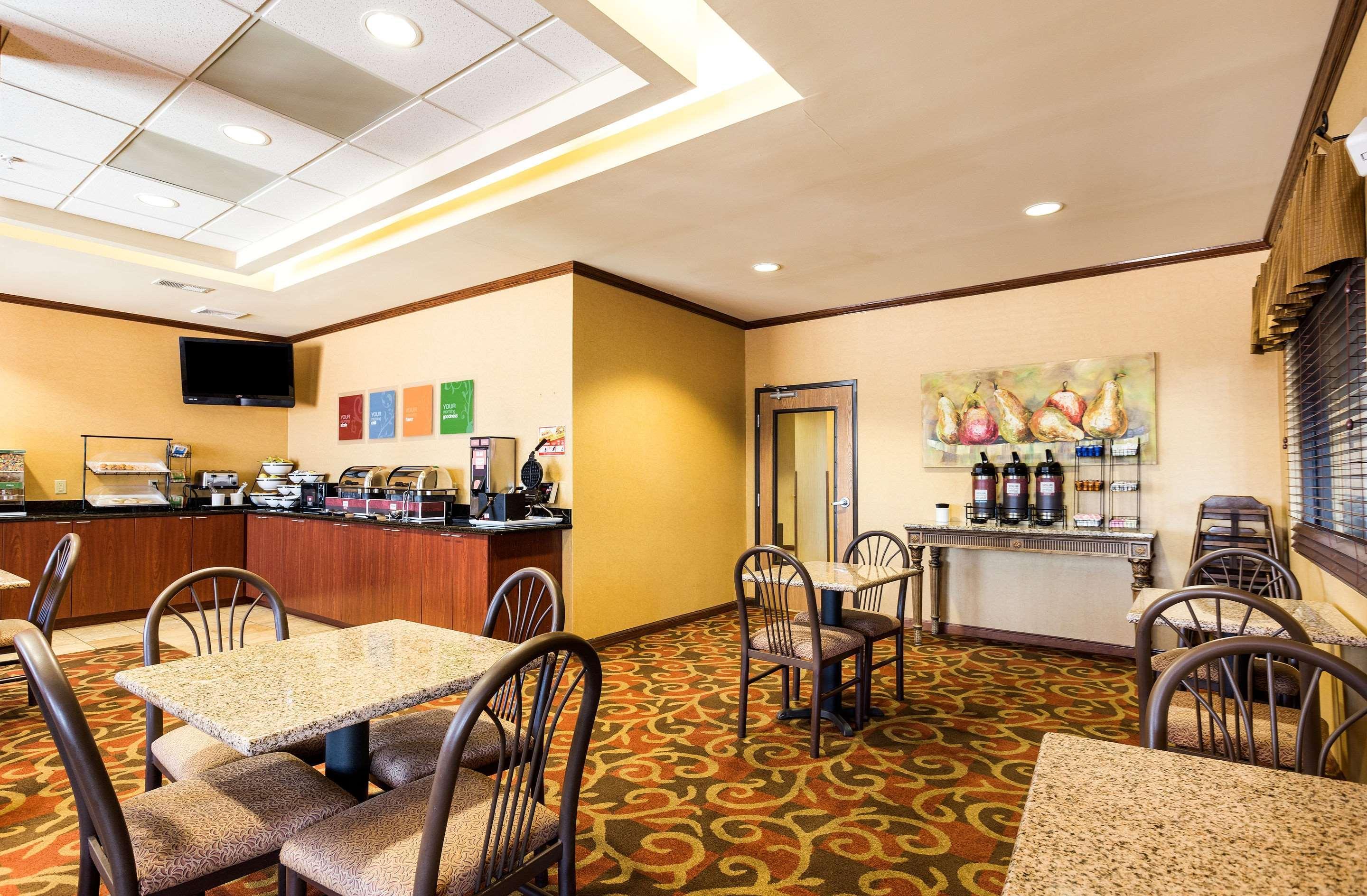 Comfort Inn & Suites Блайтвил Екстериор снимка