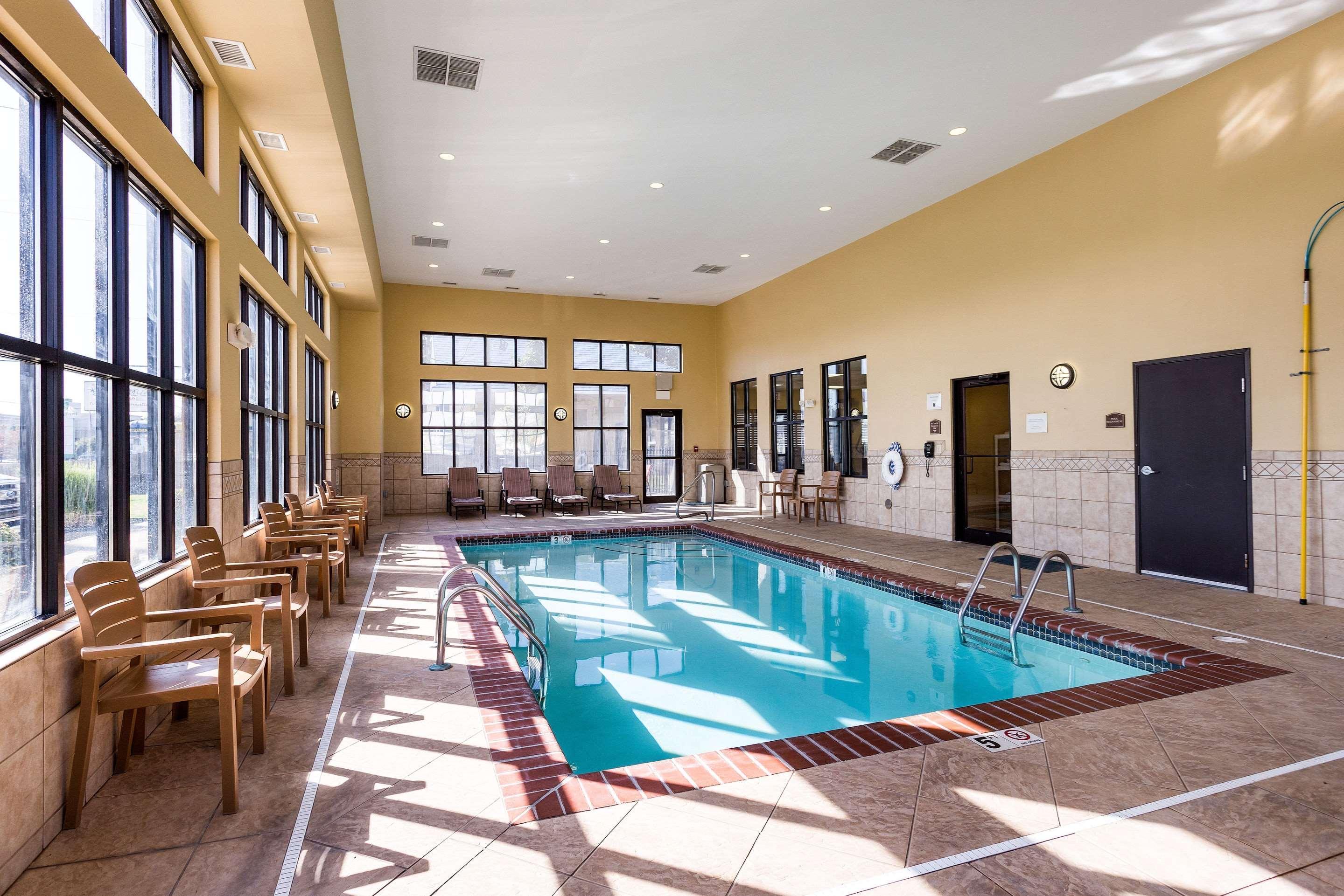 Comfort Inn & Suites Блайтвил Екстериор снимка