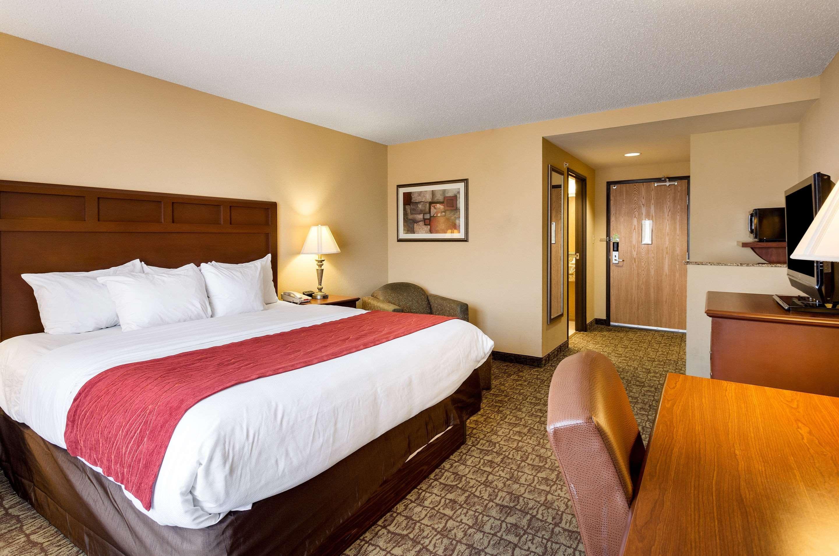 Comfort Inn & Suites Блайтвил Екстериор снимка