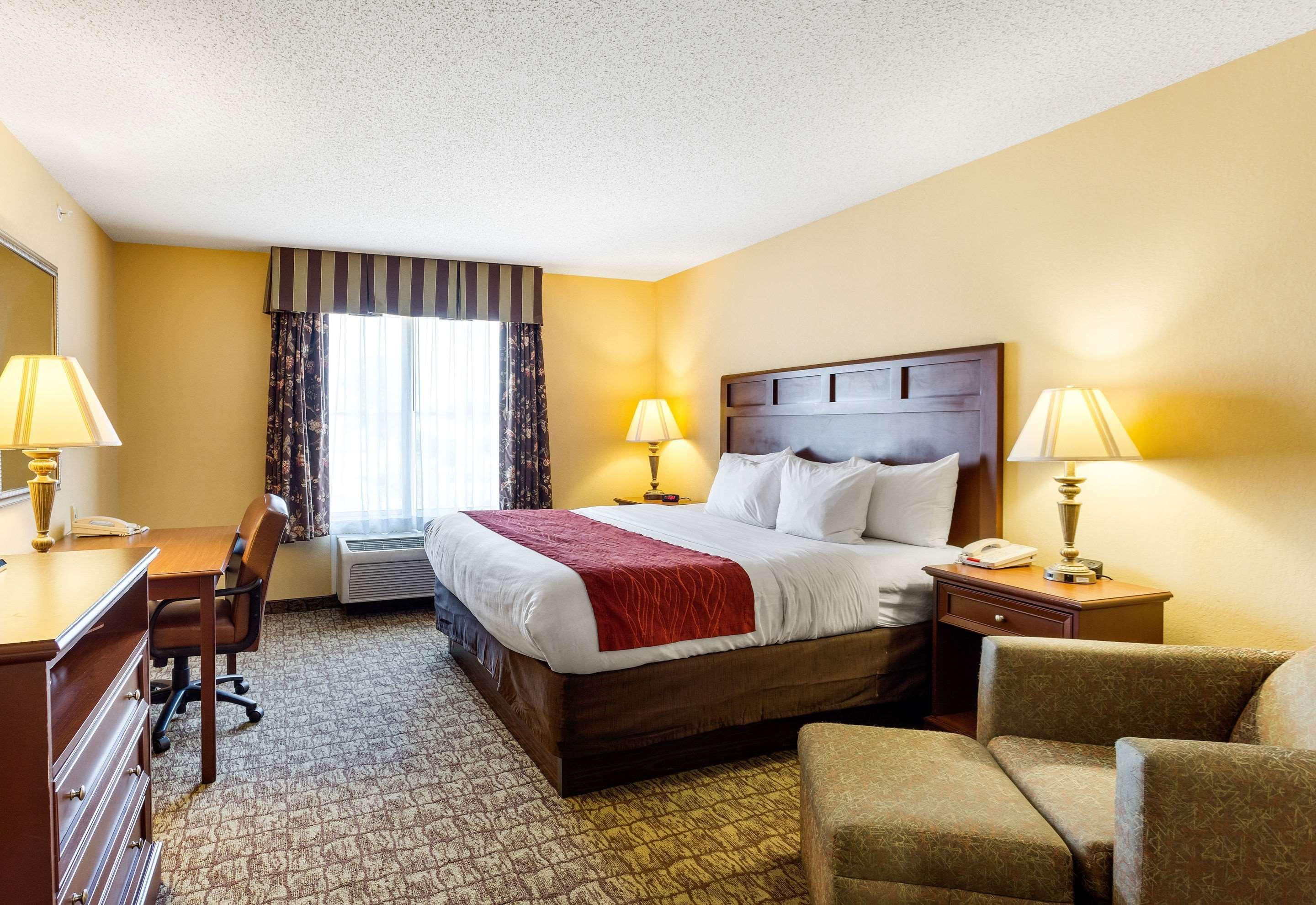 Comfort Inn & Suites Блайтвил Екстериор снимка