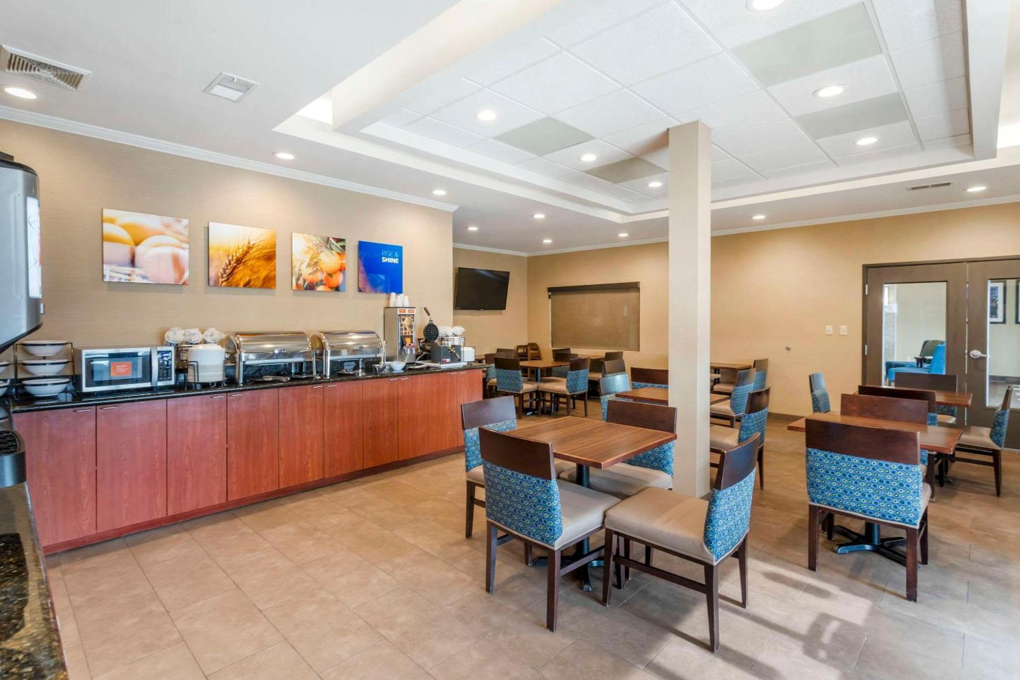 Comfort Inn & Suites Блайтвил Екстериор снимка
