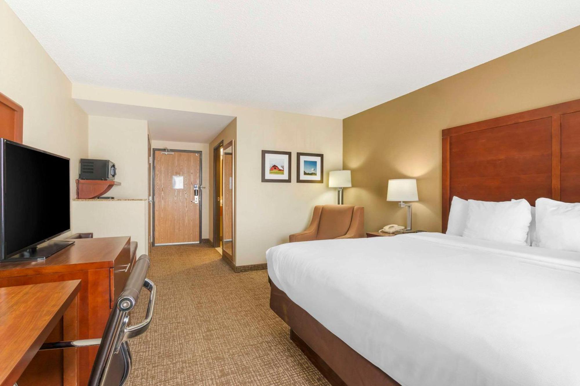 Comfort Inn & Suites Блайтвил Екстериор снимка