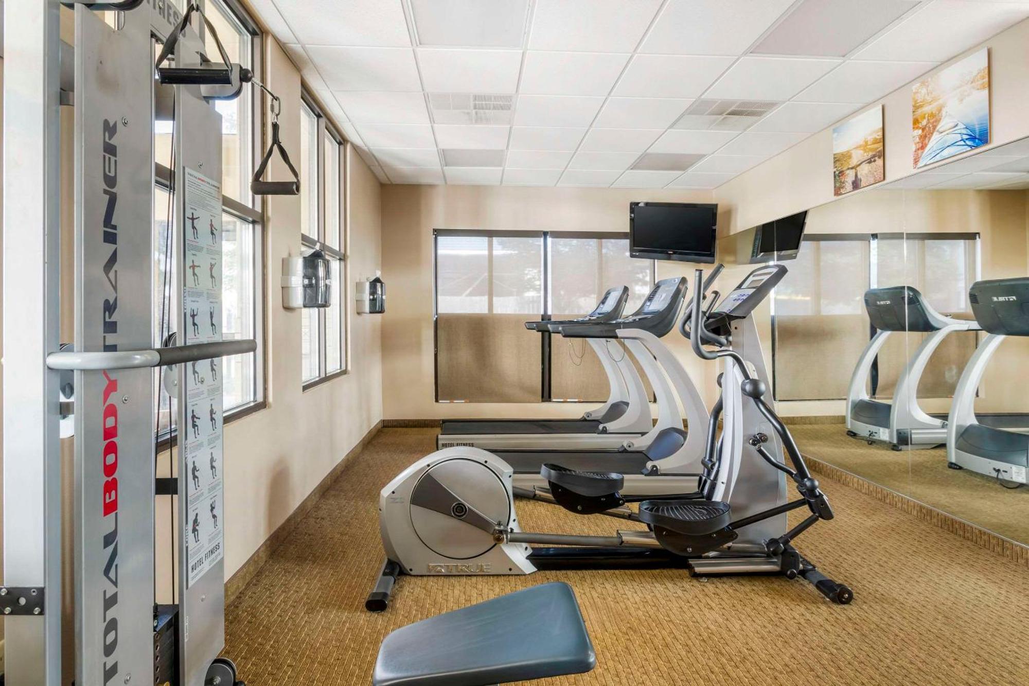 Comfort Inn & Suites Блайтвил Екстериор снимка