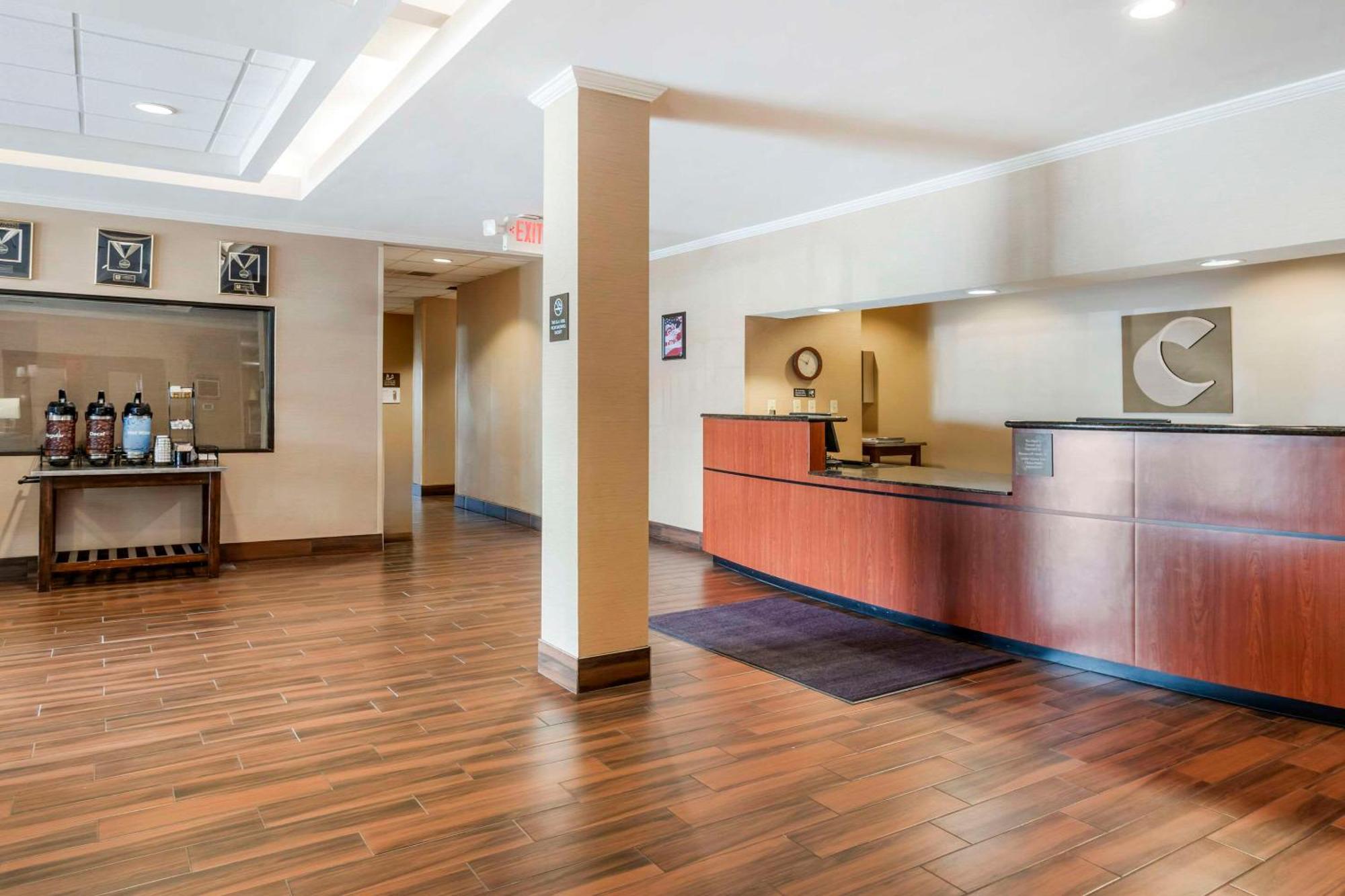 Comfort Inn & Suites Блайтвил Екстериор снимка